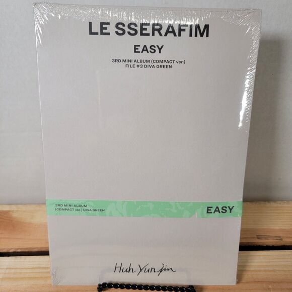 CD Le Sserafim - Easy: 3rd Mini Album (Compact Ver.) Diva Green SEALED - Picture 1 of 4